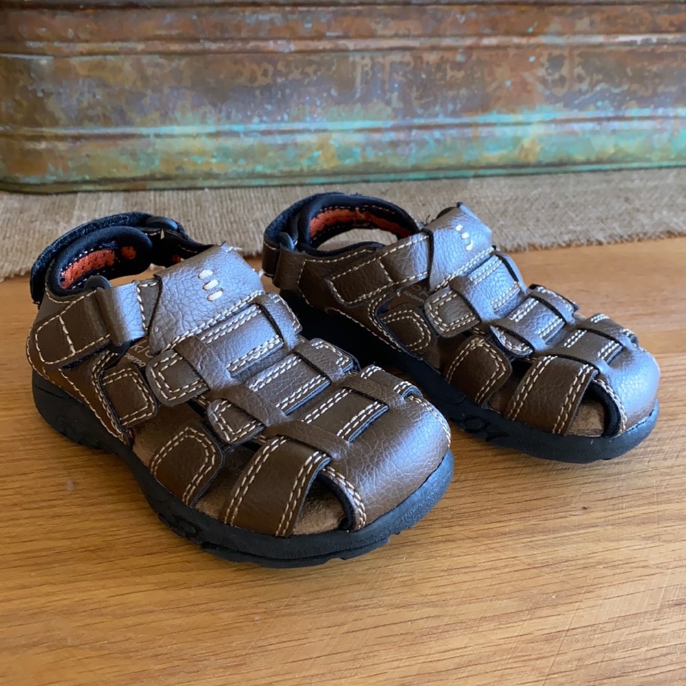 Toddler size 6 Sandals memory foam